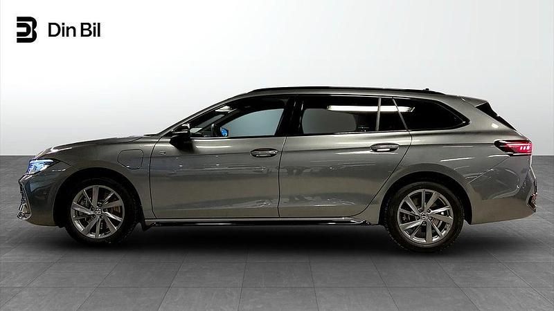 Begagnad VW Passat R-line 177 HK (130 kW) 2025 Diabase grey metallic Kombi