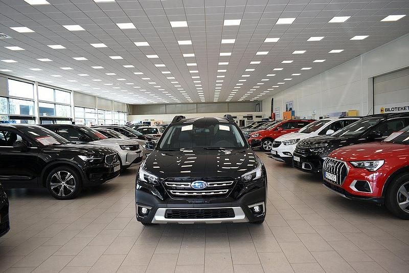 Svart Ny 2024 Subaru Outback SUV | 482 700 kr - Bild 1/4