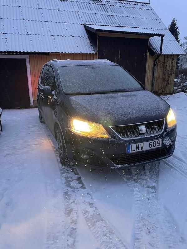 Begagnad Seat Alhambra Ecomotive 140 HK (102 kW) 2012 Minibuss