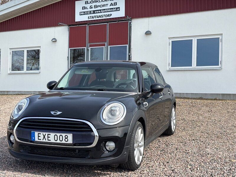 Svart Begagnad 2015 Mini Cooper Chili Halvkombi | 179 000 kr (Lite dyr) - Bild 1/4