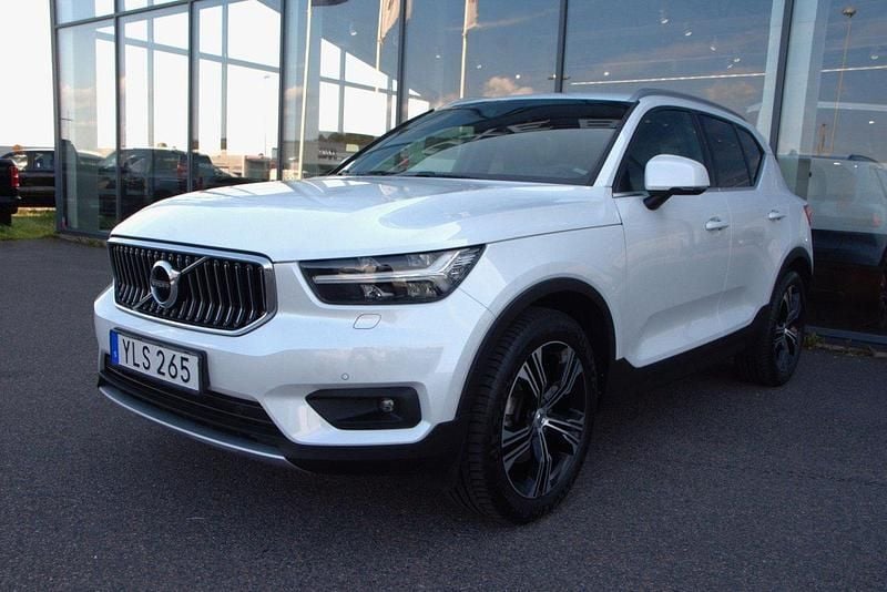 Vit Begagnad 2018 Volvo XC40 Inscription SUV | 299 000 kr (Marknadspris) - Bild 1/4