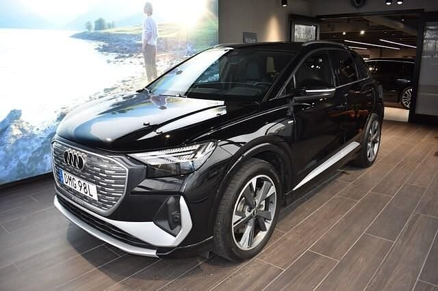 Begagnad Audi Q4 e-tron S-Line 210 kW (286 HK) 2025 Svart SUV