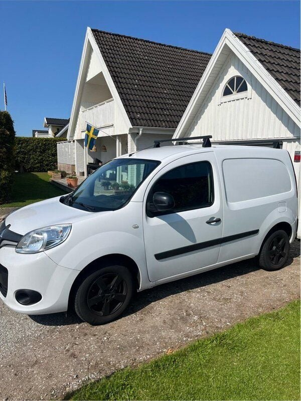 Vit Begagnad 2018 Renault Kangoo Minibuss | 119 000 kr (Marknadspris) - Bild 1/4