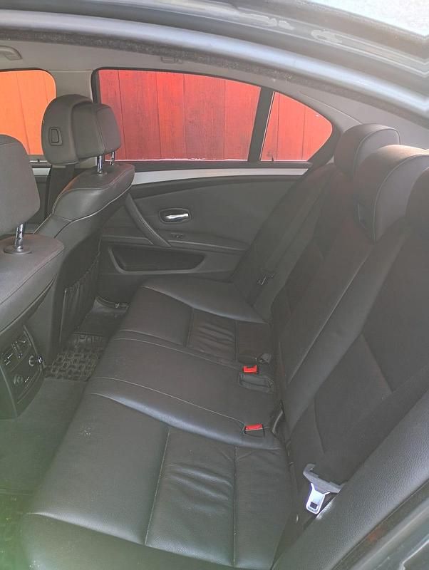 Begagnad BMW 525 218 HK (160 kW) 2008 Grå blå Sedan