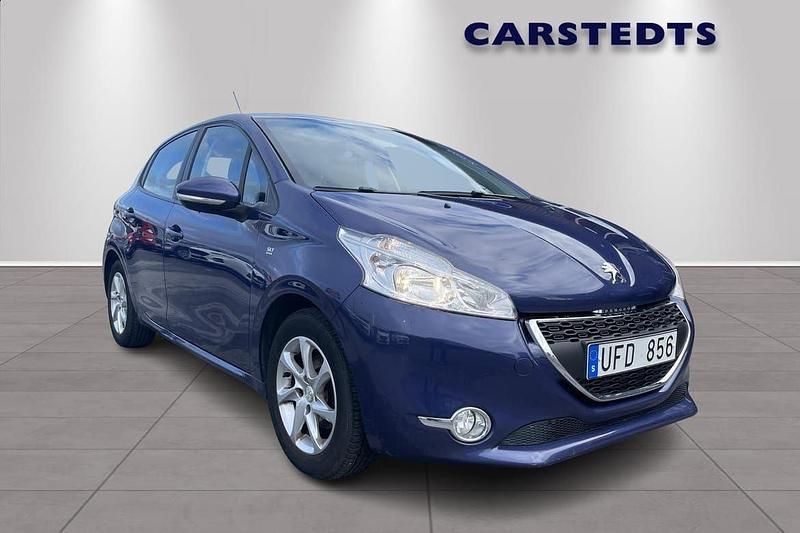 Mörkblå Begagnad 2013 Peugeot 208 Halvkombi | 64 800 kr (Marknadspris) - Bild 1/4