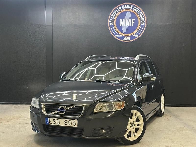 Grå Begagnad 2010 Volvo V50 Summum Kombi | 104 800 kr - Bild 1/4