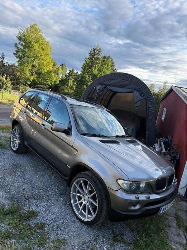Grå Begagnad 2005 BMW X5 SUV | 69 000 kr (Superpris) - Bild 1/4