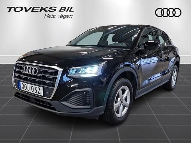 Svart (brilliantsvart) Begagnad 2024 Audi Q2 Proline SUV | 269 900 kr (Marknadspris) - Bild 1/4