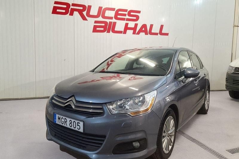 Grå Begagnad 2011 Citroën C4 Halvkombi | 77 900 kr (Marknadspris) - Bild 1/4