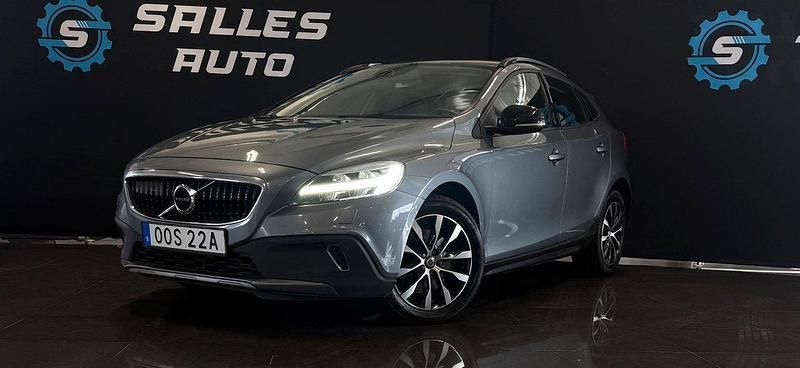 Grå Begagnad 2019 Volvo V40 CC Momentum Kombi | 174 900 kr (Marknadspris) - Bild 1/4