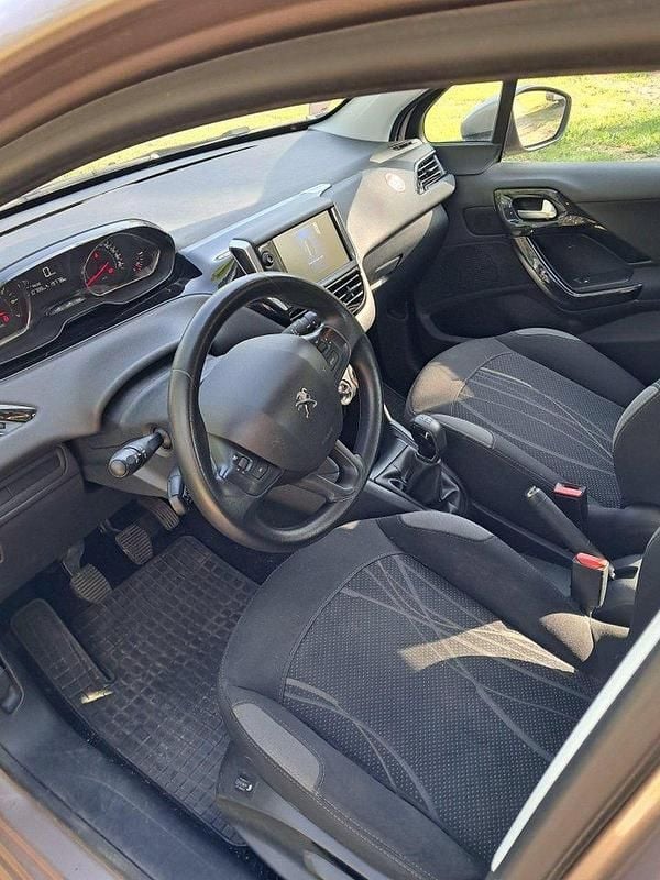 Grå Begagnad 2012 Peugeot 208 Halvkombi | 43 000 kr (Bra pris) - Bild 1/4
