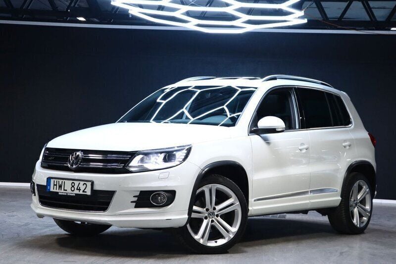 Vit Begagnad 2016 VW Tiguan R-line SUV | 169 900 kr (Superpris) - Bild 1/4