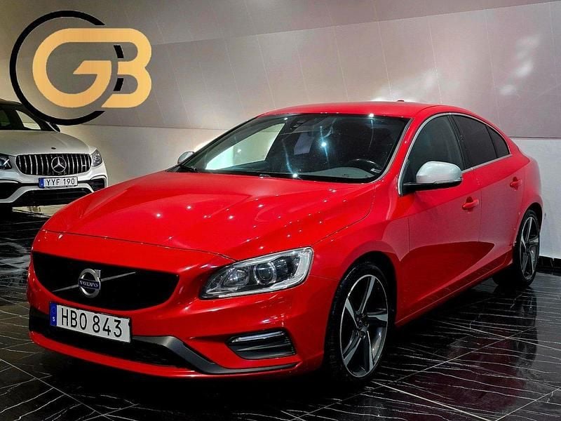 Röd Begagnad 2016 Volvo S60 R-Design Sedan | 124 900 kr (Superpris) - Bild 1/4