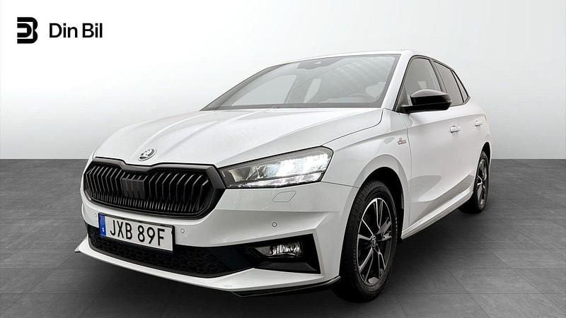 Vit Begagnad 2023 Skoda Fabia Monte Carlo Halvkombi | 222 900 kr (Marknadspris) - Bild 1/4