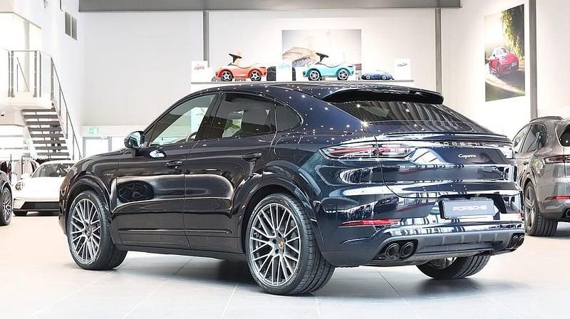 Begagnad Porsche Cayenne Platinum Edition 340 HK (250 kW) 2023 Blå SUV