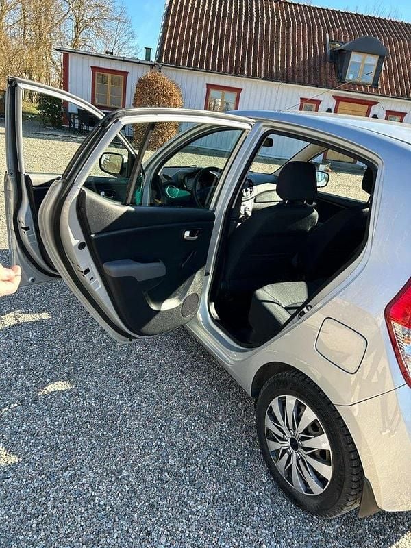 Begagnad Hyundai i10 78 HK (57 kW) 2010 Silver Halvkombi