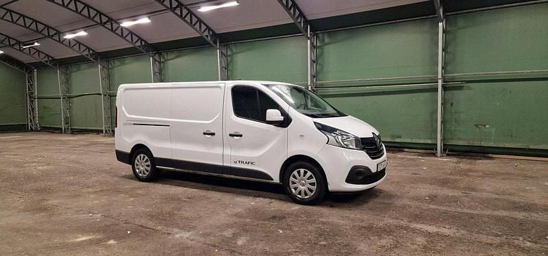 Vit Begagnad 2019 Renault Trafic Van | 152 900 kr (Superpris) - Bild 1/4