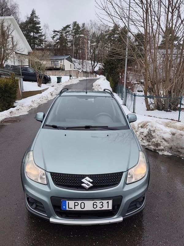 Begagnad Suzuki SX4 120 HK (88 kW) 2011