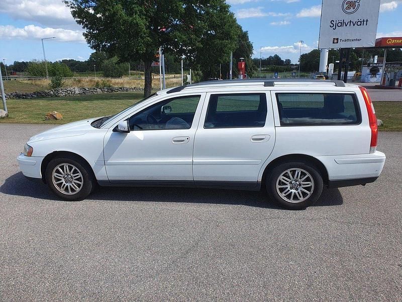 Vit Begagnad 2007 Volvo V70 Kinetic Kombi | 21 000 kr (Marknadspris) - Bild 1/4