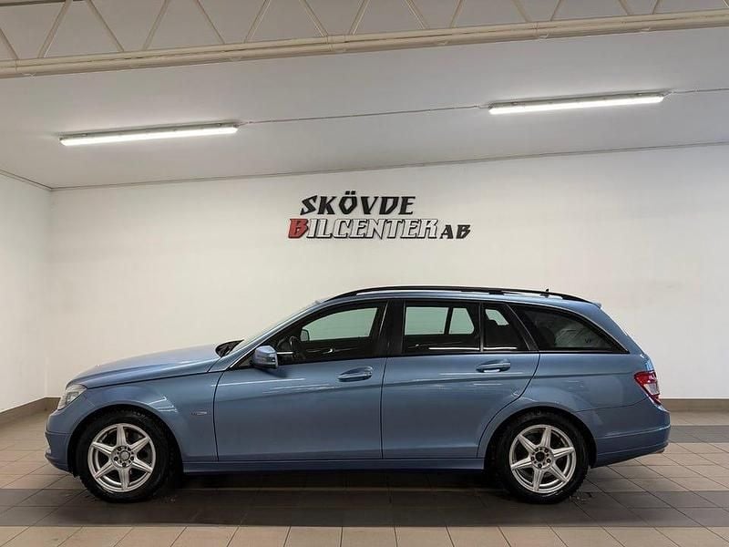 Blå Begagnad 2010 Mercedes C180 Classic Kombi | 99 700 kr (Marknadspris) - Bild 1/4
