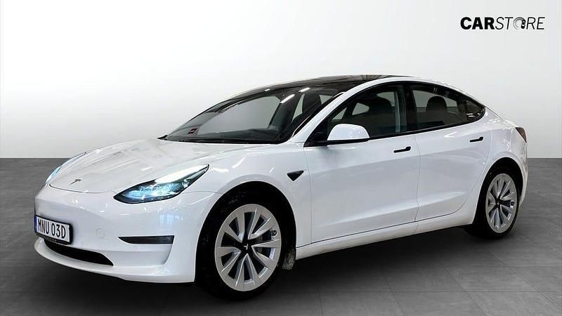 Begagnad Tesla Model 3 Long Range AWD 366 kW (498 HK) 2022 Vit Sedan