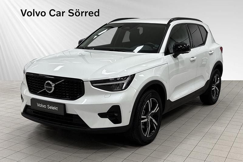 Vit Begagnad 2024 Volvo XC40 Plus SUV | 389 900 kr (Marknadspris) - Bild 1/3