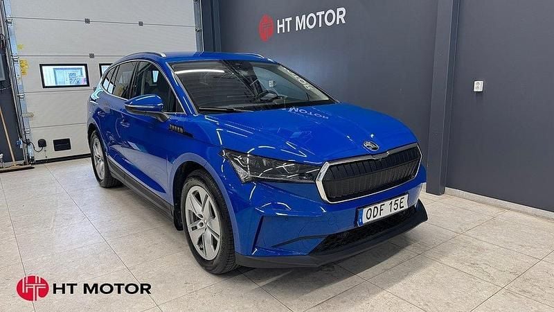 Blå Begagnad 2022 Skoda Enyaq iV SUV | 374 900 kr (Superpris) - Bild 1/4