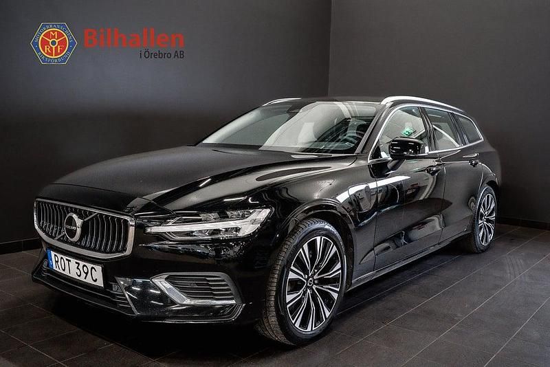Svart Begagnad 2022 Volvo V60 Core Kombi | 319 900 kr (Marknadspris) - Bild 1/4