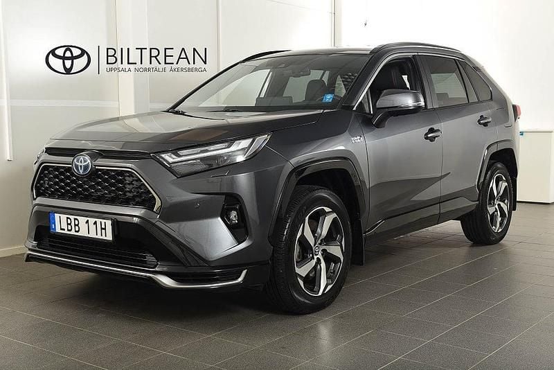 Mörkgrå (gråmetallic) Begagnad 2024 Toyota RAV4 Hybrid Edition SUV | 519 900 kr (Lite dyr) - Bild 1/4