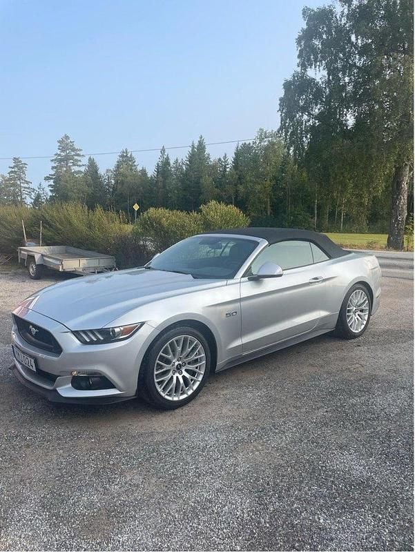 Grå Begagnad 2017 Ford Mustang GT Convertible Cab | 440 000 kr (Bra pris) - Bild 1/3