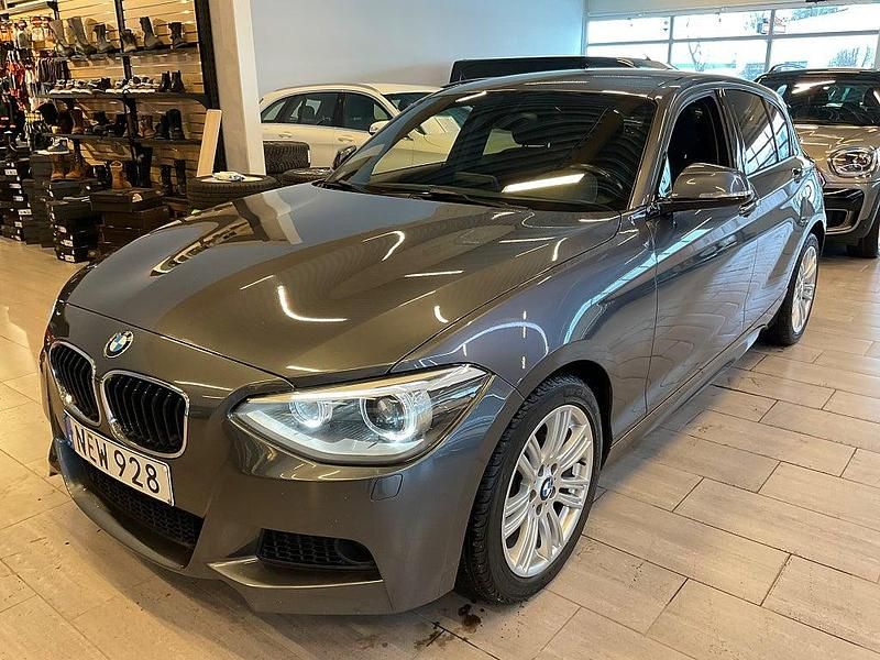 Grå Begagnad 2012 BMW 120 M Sport Halvkombi | 138 000 kr (Lite dyr) - Bild 1/4