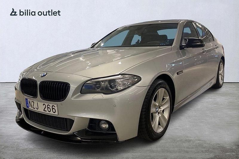 Silver Begagnad 2013 BMW 520 Sedan | 194 900 kr (Dyr) - Bild 1/4