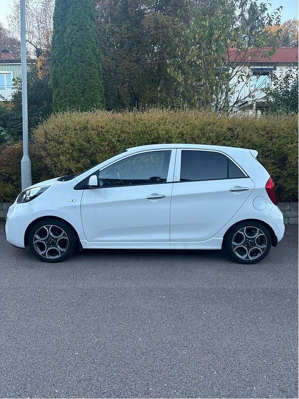 Vit Begagnad 2016 Kia Picanto Halvkombi | 71 000 kr (Marknadspris) - Bild 1/4