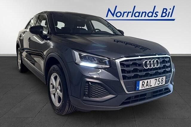 Manhattangrå metallic Begagnad 2023 Audi Q2 Proline SUV | 259 900 kr (Marknadspris) - Bild 1/4