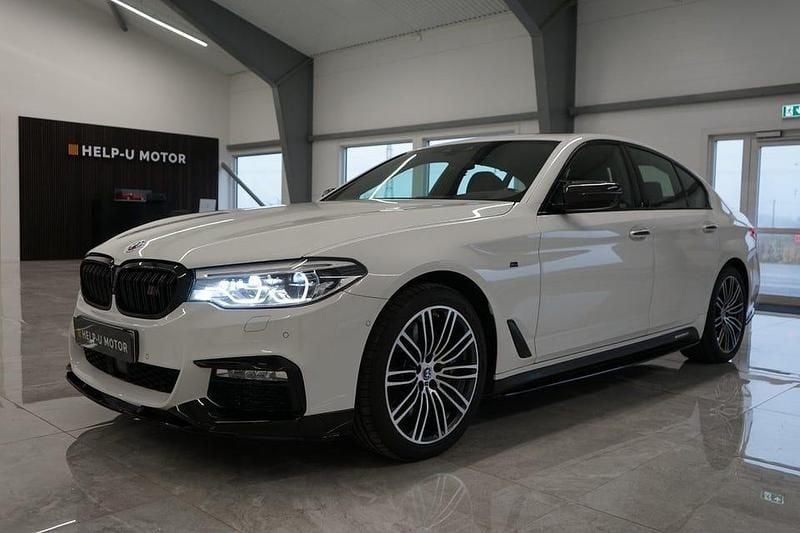 Vit Begagnad 2017 BMW 540 M Sport Sedan | 399 000 kr (Marknadspris) - Bild 1/4