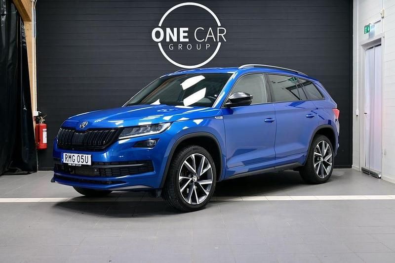 Blå Begagnad 2020 Skoda Kodiaq SportLine SUV | 284 900 kr (Marknadspris) - Bild 1/4