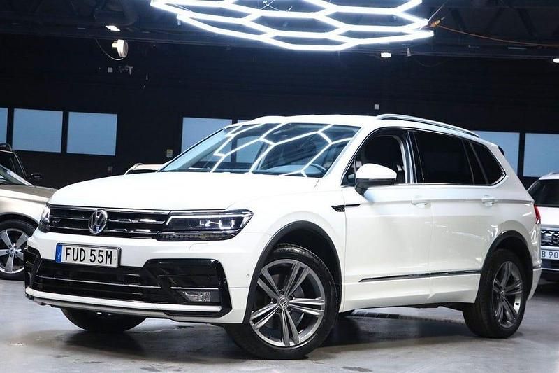 Vit Begagnad 2021 VW Tiguan Allspace R-line SUV | 379 900 kr (Marknadspris) - Bild 1/4