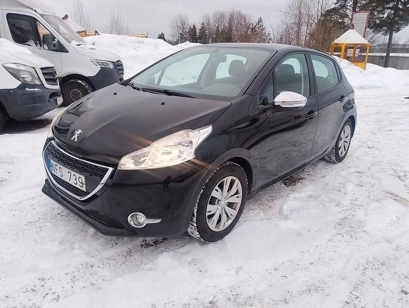 Begagnad Peugeot 208 82 HK (60 kW) 2012 Svart Halvkombi