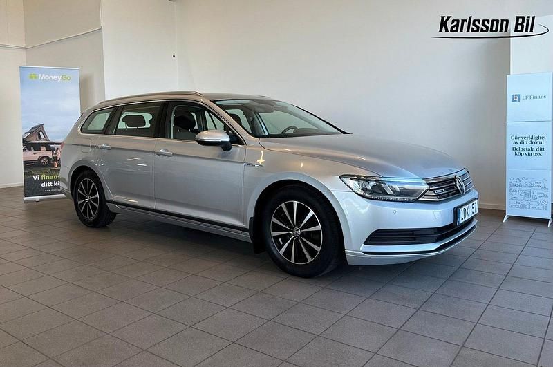 Silver Begagnad 2018 VW Passat Kombi | 174 900 kr (Marknadspris) - Bild 1/4