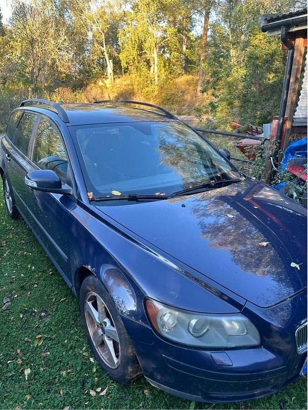 Blå Begagnad 2007 Volvo V50 Kinetic Kombi | 10 000 kr (Superpris) - Bild 1/4