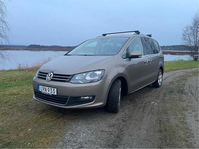 Brun Begagnad 2015 VW Sharan Minibuss | 115 000 kr (Bra pris) - Bild 1/4