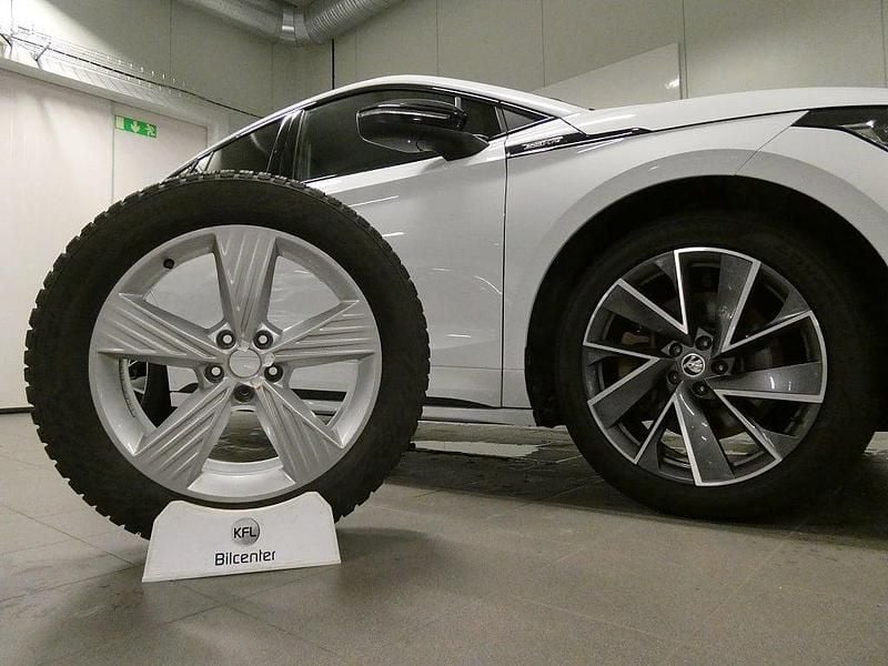 Begagnad Skoda Enyaq iV SportLine 150 kW (204 HK) 2022 Vit SUV