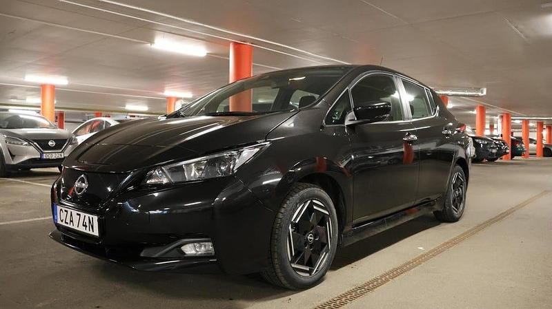 Begagnad 2022 Nissan Leaf Halvkombi | 190 000 kr (Marknadspris) - Bild 1/4
