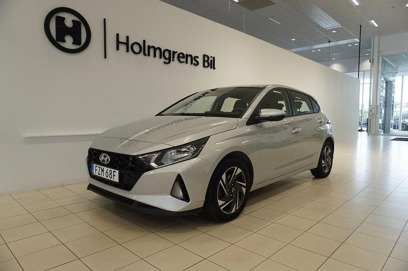 Grå Begagnad 2020 Hyundai i20 Essential Halvkombi | 184 900 kr (Marknadspris) - Bild 1/4