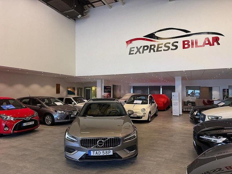 Grå Begagnad 2019 Volvo V60 Inscription Kombi | 284 900 kr (Marknadspris) - Bild 1/4
