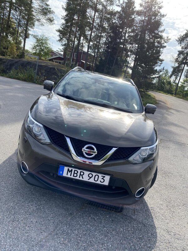 Brun Begagnad 2015 Nissan Qashqai SUV | 135 000 kr (Marknadspris) - Bild 1/4