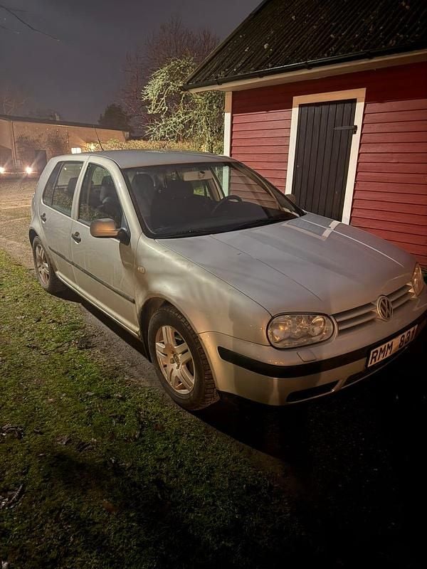 Begagnad 2000 VW Golf IV Halvkombi | 14 500 kr (Bra pris) - Bild 1/4