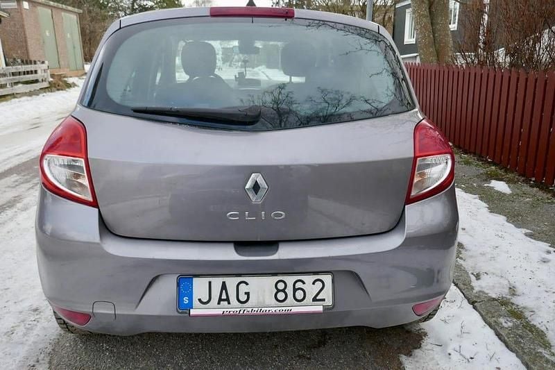 Begagnad Renault Clio R.S. 75 HK (55 kW) 2011 Halvkombi