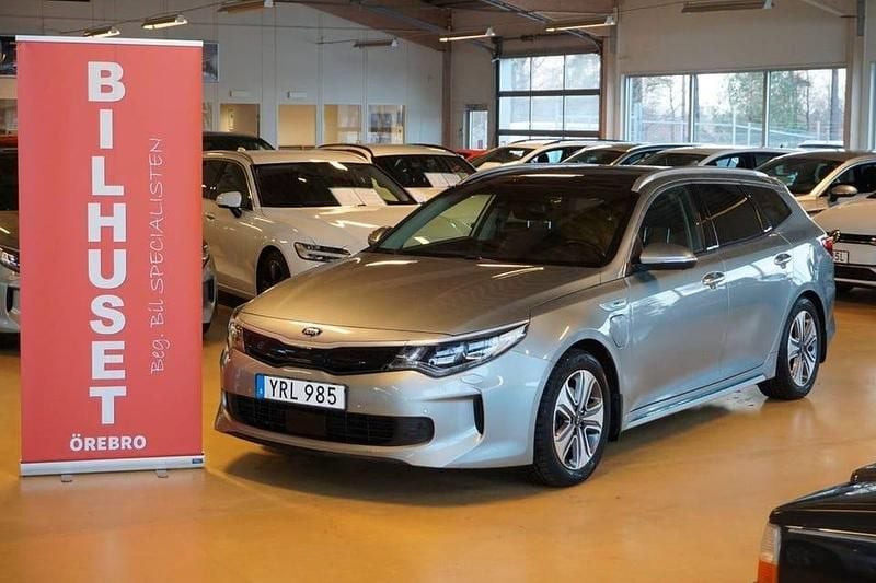 Grå metallic Begagnad 2017 Kia Optima Plus Kombi | 219 000 kr (Marknadspris) - Bild 1/4