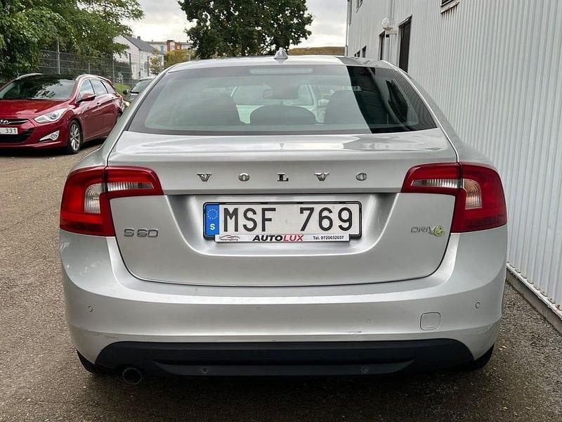 Begagnad Volvo S60 Momentum 116 HK (85 kW) 2012 Ljusgrå (grå) Sedan
